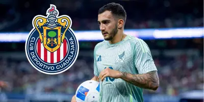 Luis Chávez junto al escudo de Chivas / FOTO TRANSFERMARKT