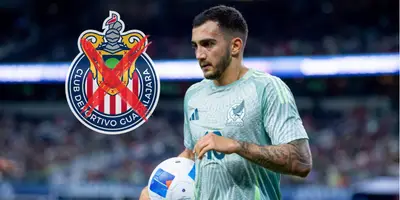 Luis Chávez junto al escudo de Chivas / FOTO TRANSFERMARKT