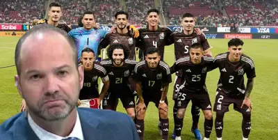 Luis García junto a futbolistas del Tri / FOTO RÉCORD