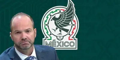 Luis García junto a logo de la Selección Mexicana / FOTO RÉCORD