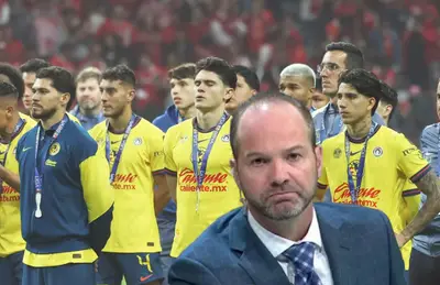 Luis García y futbolistas del América detrás/ Foto Getty Images.