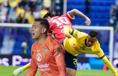 Luis Malagón gritando, Erick Sánchez disputando pelota/ Foto Aracely Martínez de Ovaciones.