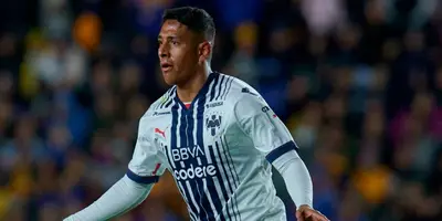 Luis Romo sacó un disparo afuera del área que dejó parado a Nahuel Guzmán