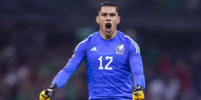 Malagón en partido con el Tri. Foto: Récord