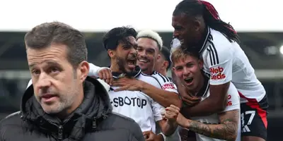 Marco Silva junto a futbolistas del Fulham / FOTO FULHAM