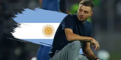 Martín Anselmi analizando el juego en cunchillas. Foto: Esto