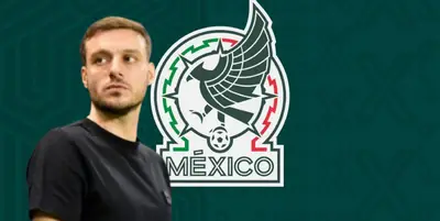 Martín Anselmi junto al escudo del Tri / FOTO RÉCORD