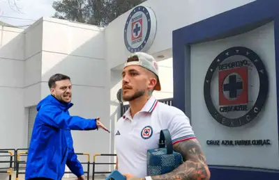 Martín Anselmi reclamando y Gonzalo Piovi caminando/Foto Fútbol Total.