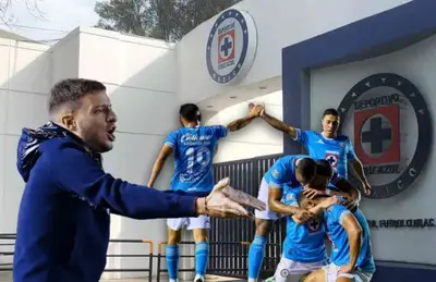 Martín Anselmi reclamando y jugadores de Cruz Azul/ Foto Fútbol Total.