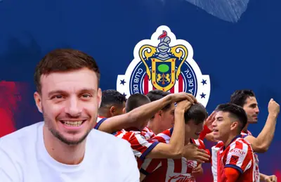 Martín Anselmi riendo y jugadores del Guadalajara/Foto Chivas.