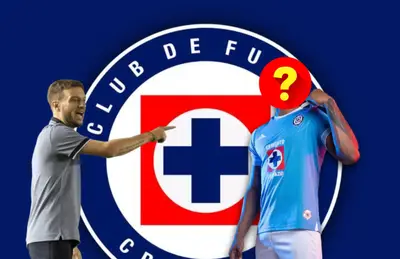 Martín Anselmi señalando y jugador de Cruz Azul oculto/ Foto Pinterest.