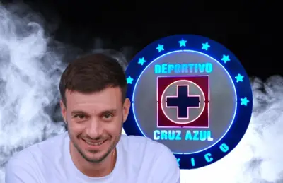 Martín Anselmi sonriendo y escudo de Cruz Azul/Foto El 10.