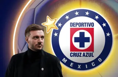 Martín Anselmi sonriente, emoji de estrella y escudo de Cruz Azul/ Foto ESPN.