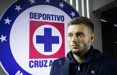 Martín Anselmi y escudo de Cruz Azul/Foto Mexsport.