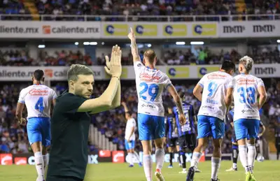 Martín Anselmi y jugadores celebrando/ Foto Cruz Azul.