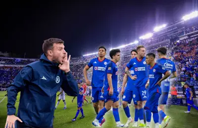 Martín Anselmi y jugadores de Cruz Azul/ Foto Fútbol Total.