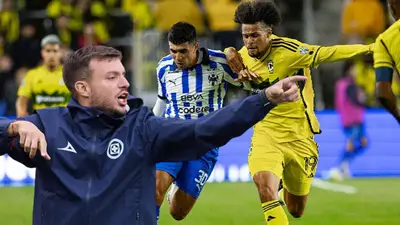 Martin Anselmi y jugadores de Rayados y Columbus Foto: Marca