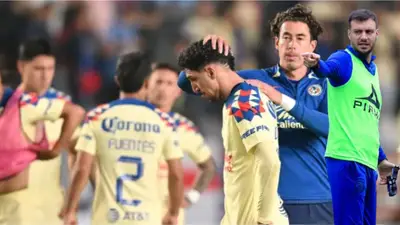 Martin Anselmi y jugadores del América Foto: Águilas Monumental-Bolavip