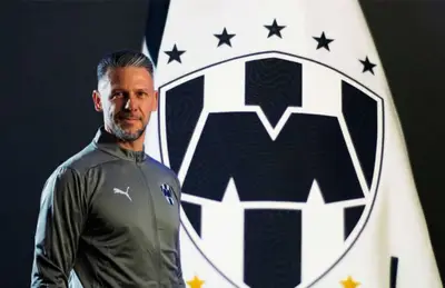 Martín Demichelis posando y logo de Monterrey/ Foto El CEO.