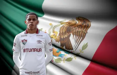 Matheus Reis y bandera de México/Foto Diario AS.