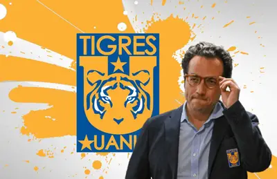 Mauricio Culebro tomándose sus lentes y logo de Tigres/Foto y diseño de Ligrafica.