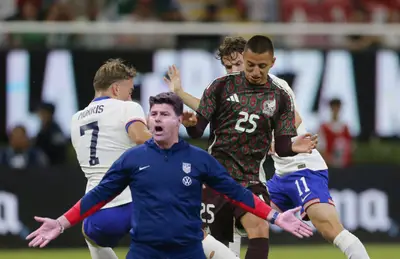 Mauricio Pochettino y jugadores de México y Estados Unidos/Foto Reuters.