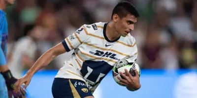 Memo Martínez en partido con Pumas. Foto: Periódico AM