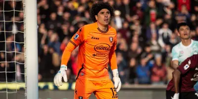 Memo Ochoa pudo hacer más en el primer y tercer gol de la Fiorentina.