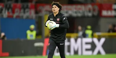 ‘Memo’ tuvo dos atajadas providenciales luego de no salir en el gol de Giroud