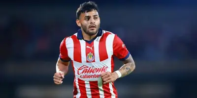 Mientras Cruz Azul sueña con Vega, Chivas lo ofreció a Rayados a cambio de un jugador de 10 MDD