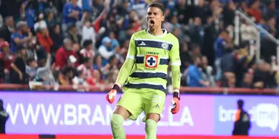 Mier en partido con Cruz Azul. Foto: Récord