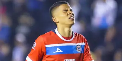 Mier tras su error. Foto: Zona Franca