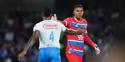 Mier y Ditta en partido. Foto: Columna Digital