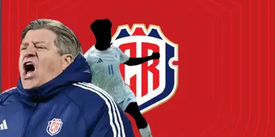 Miguel Herrera junto a futbolista incógnito del Tri / FOTO JUAN FÚTBOL