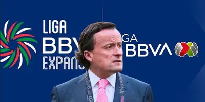 Mikel Arriola junto al logo de la Liga MX y Liga de Expansión / FOTO RECORD