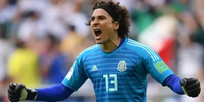 Muchas críticas sobre Memo Ochoa, pero una vez más una imagen demuestra por qué es el mejor.