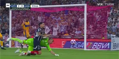 Nahuel cometiendo penal. Captura de TUDN