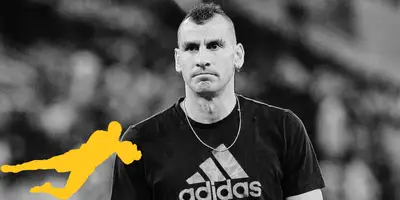 Nahuel Guzmán en el Clásico Regio con playera Adidas de los Tigres, con filtro b/n. Foto: Marca.