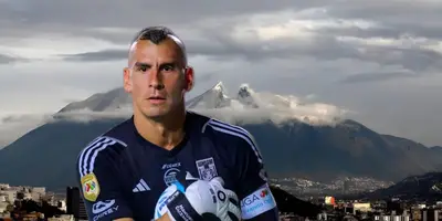 Nahuel Guzmán y al fondo el cerro de la silla en Nuevo León / Foto Imago7