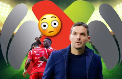 Nicolás Larcamón, jugadores de Necaxa y emoji apenado/ Foto Mediotiempo.