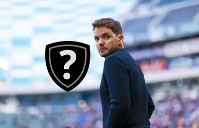 Nicolas Larcamón y escudo sin equipo/Foto XVT.