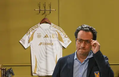 Nueva camiseta de Tigres y Mauricio Culebro/Foto 'X'.