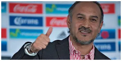 Nuevamente, el entrenador del Cruz Azul ha salido a defender a su jugador, "Cata" Domínguez tras haber organizado una fiesta de narcos.