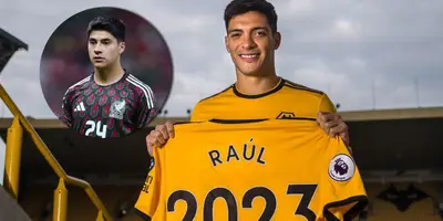 Obed Vargas junto a Raúl Jiménez / FOTO GOAL