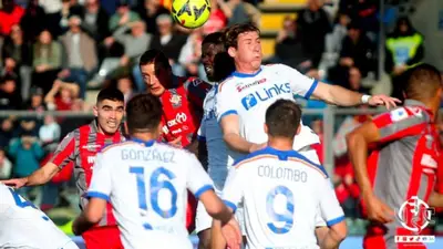 Ocho de los mexicanos que militan en el fútbol del Viejo Continente, podrían perder la categoría con sus equipos.