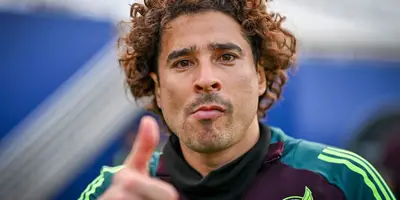 Ochoa en partido con el Tri. Foto: ESTO