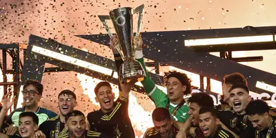 Ochoa levantando el título. Foto: AP