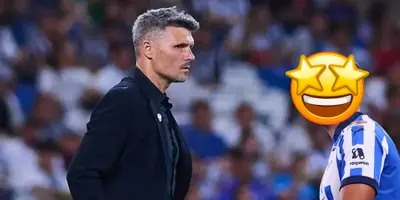 Ortiz dirigiendo partido con Rayados. Foto: Mexport