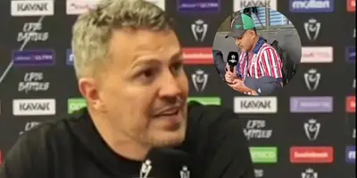 Óscar García Junyent junto a aficionado de Chivas / FOTO X