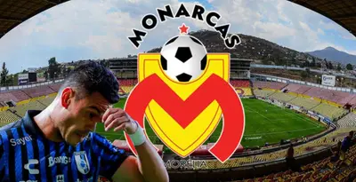 Pablo Barrera junto al escudo de Monarcas Morelia / FOTO FÚTBOL TOTAL
